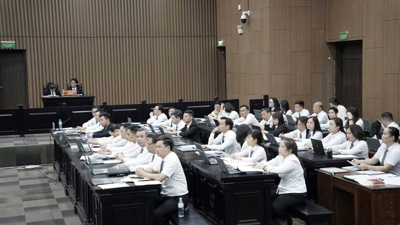 Các luật sư tham gia bào chữa tại phiên tòa
